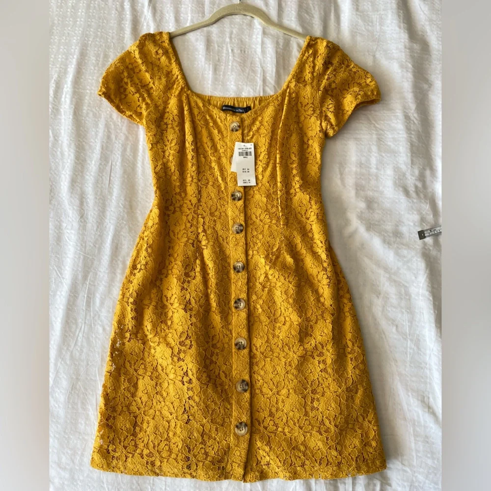 Abercrombie & Fitch Eyelet Lace Dress - Picture 10 of 11